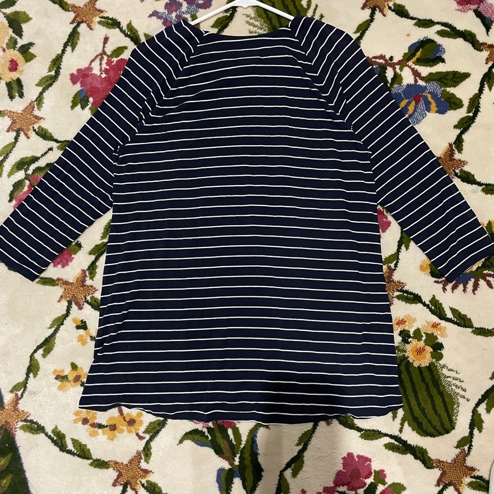 Worn once. Womens three quarter length sleeve tunic.